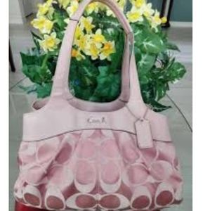 BEAUTIFUL COACH LEXI SATCHEL PURSE